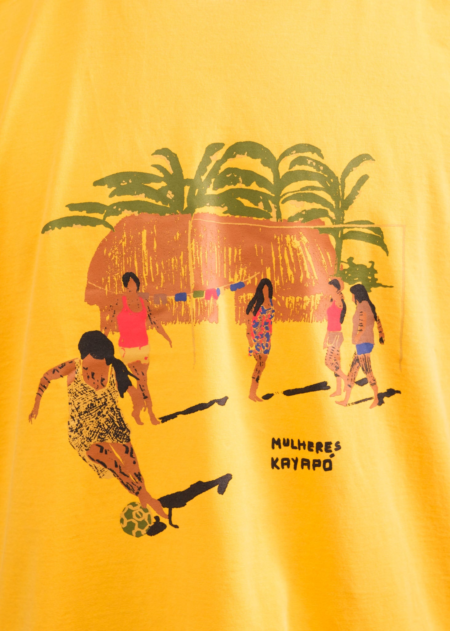 Camiseta Mulheres Jogando - Arte indígena Kayapó | Tucum Brasil