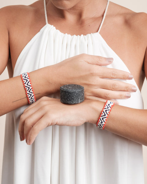 Kit dupla de pulseira indígena + sabonete facial MOMA | TUCUM