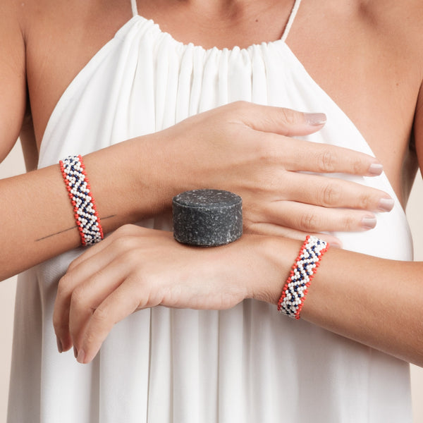 Kit dupla de pulseira indígena + sabonete facial MOMA | TUCUM