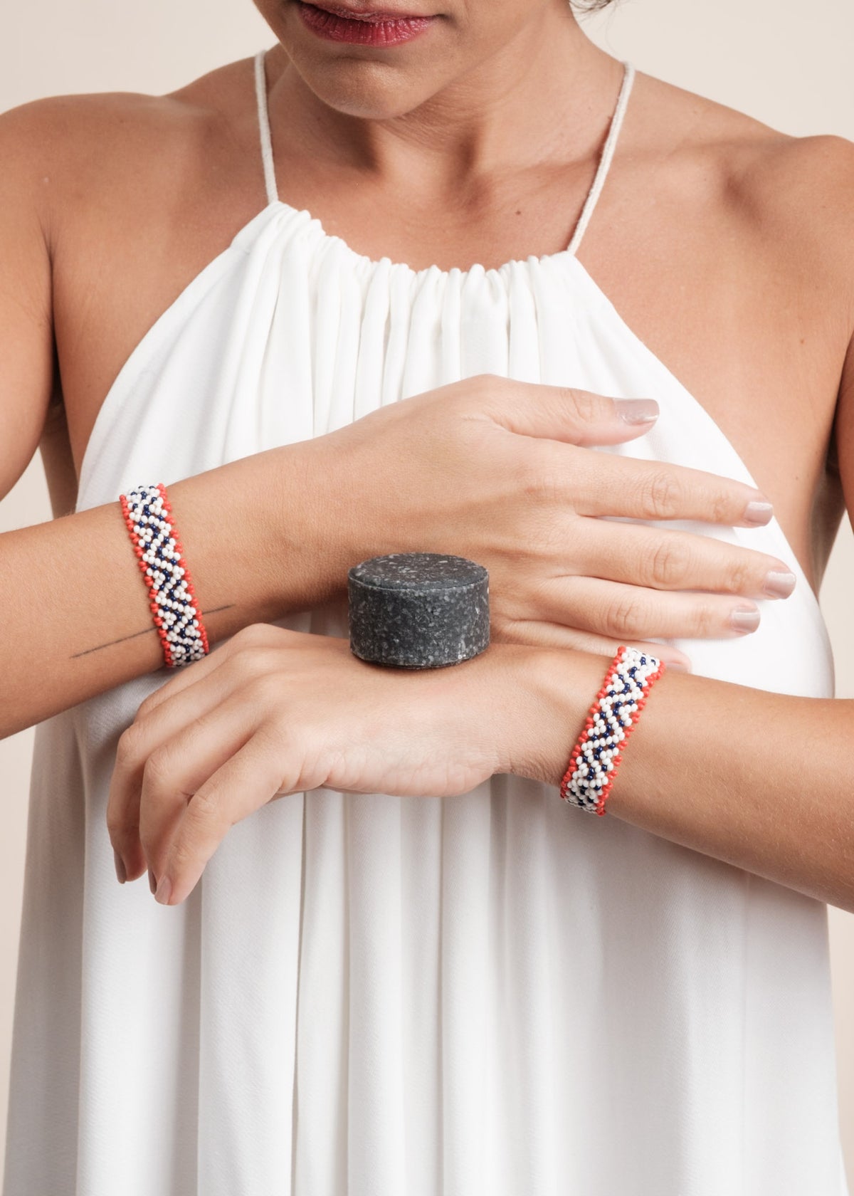 Kit dupla de pulseira indígena + sabonete facial MOMA | TUCUM