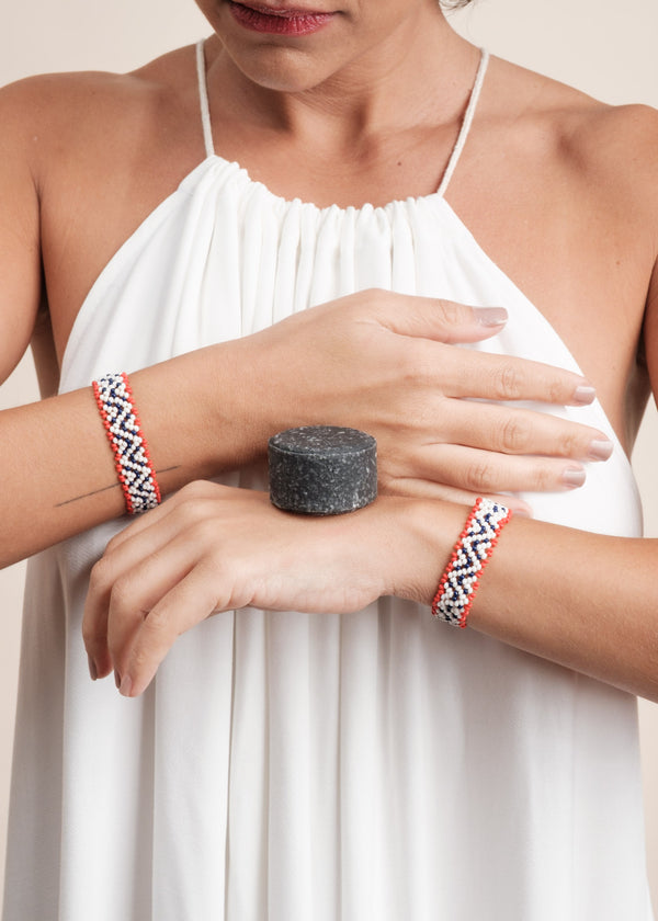 Kit dupla de pulseira indígena + sabonete facial MOMA | TUCUM