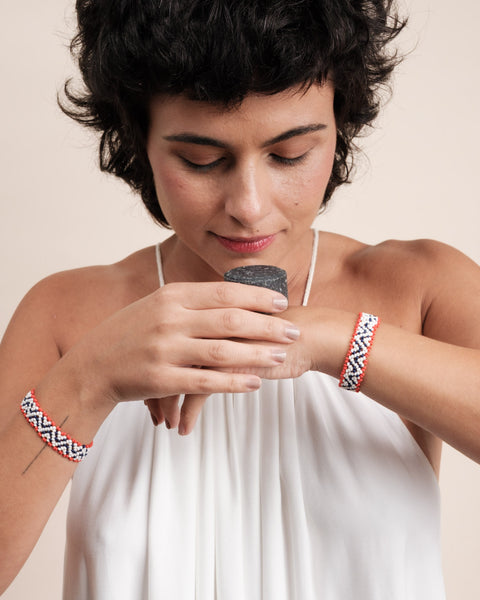 Kit dupla de pulseira indígena + sabonete facial MOMA | TUCUM