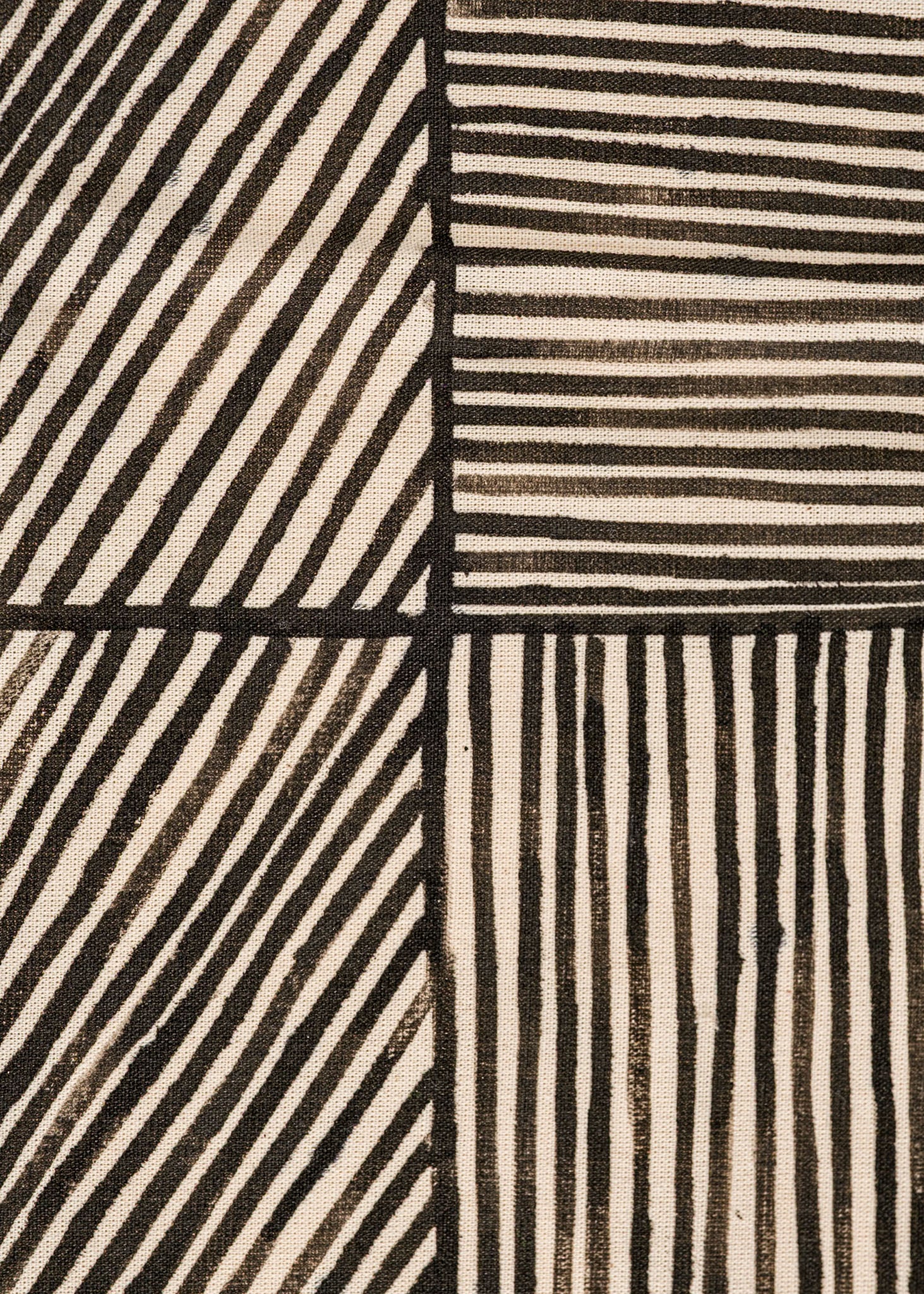 Tela com grafismos indígena preta e branca feita pelo povo Kayapó, artesanato indígena brasileiro