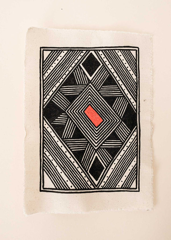 A pintura em tecido é uma inovação criativa indígena a partir de um dos aspectos mais característicos de suas culturas: a pintura corporal. A Tucum tem o prazer de apresentar toda a força e a beleza das pinturas indígenas!  Ganhe 10% de desconto na sua primeira compra!
