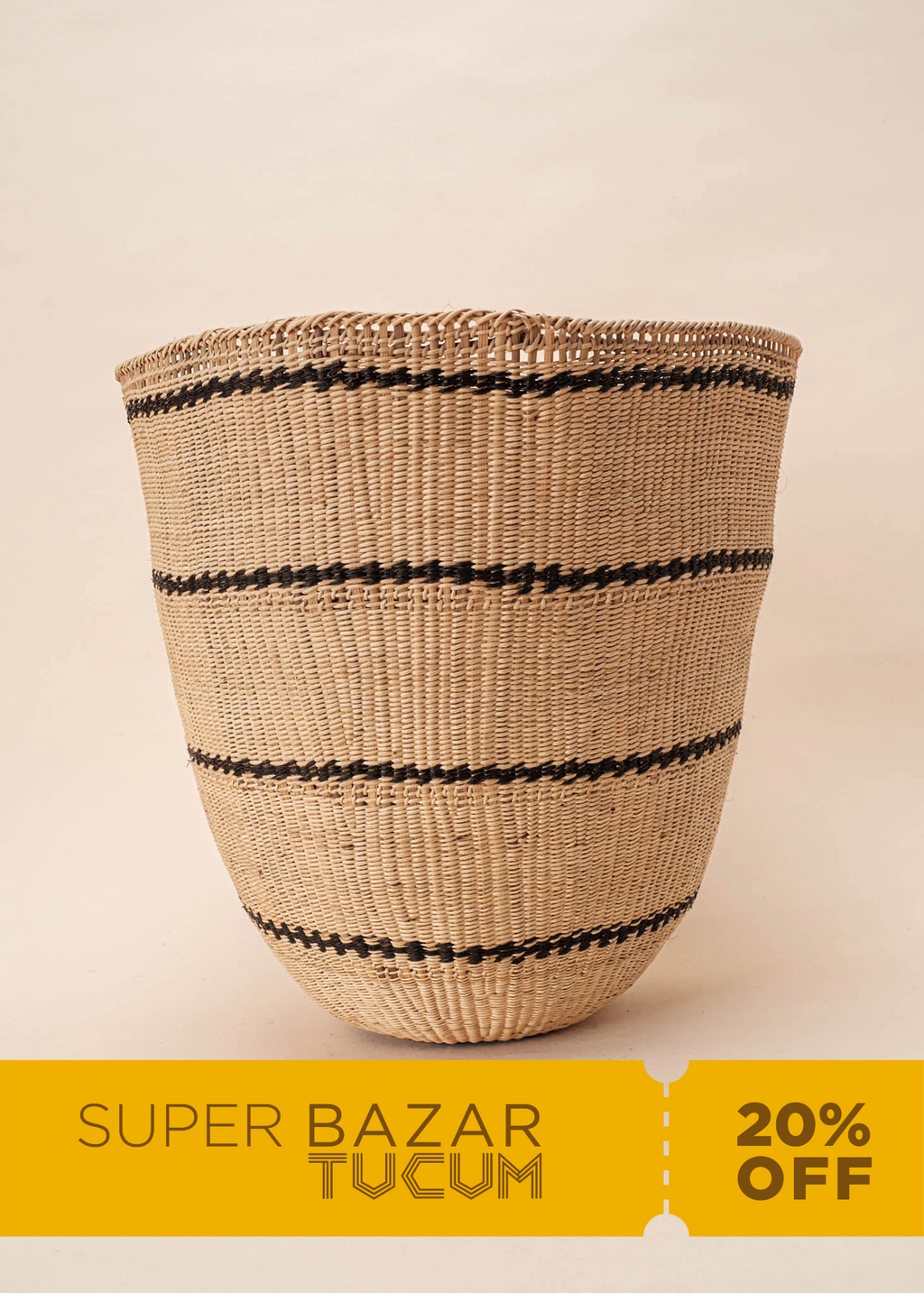 Cesto Wii de fibras bege feito pelo povo Yanomami, artesanato indígena brasileiro 
