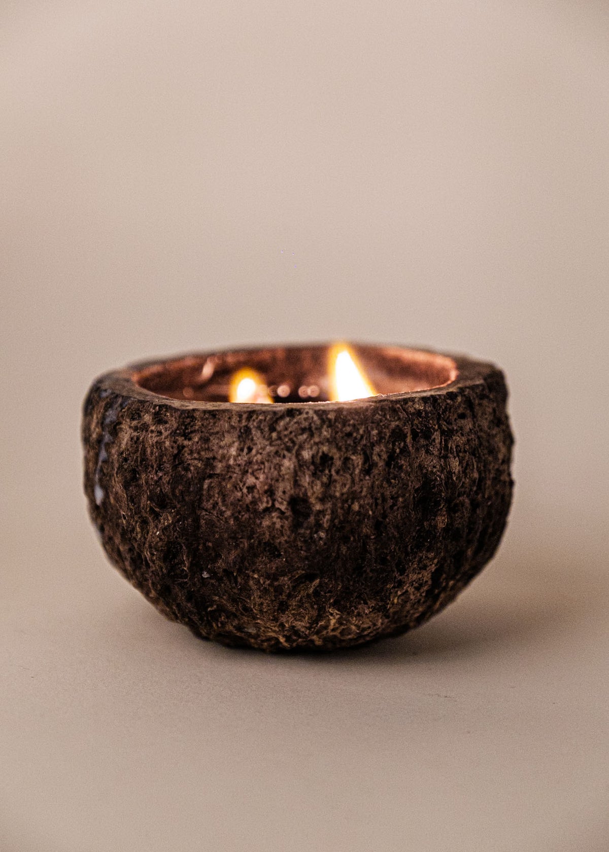 Kit pulseira coral Waurá + Vela aromática Breu Branco | TUCUM