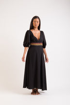 Vestido bordado preto feito pelo povo Huni Kuin, artesanato indígena brasileiro