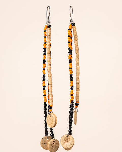 Os Brincos indígenas de miçangas e de sementes são únicos e feitos à mão pelos povos originários do Brasil. São carregados de força e beleza. Conheça as artes feitas à mão pelos povos indígenas do Brasil. Adquira a sua agora, garanta 6% de desconto no PIX