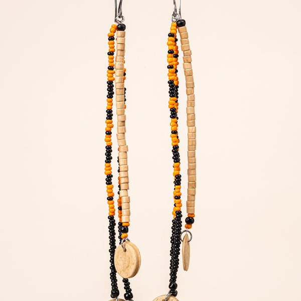 Os Brincos indígenas de miçangas e de sementes são únicos e feitos à mão pelos povos originários do Brasil. São carregados de força e beleza. Conheça as artes feitas à mão pelos povos indígenas do Brasil. Adquira a sua agora, garanta 6% de desconto no PIX