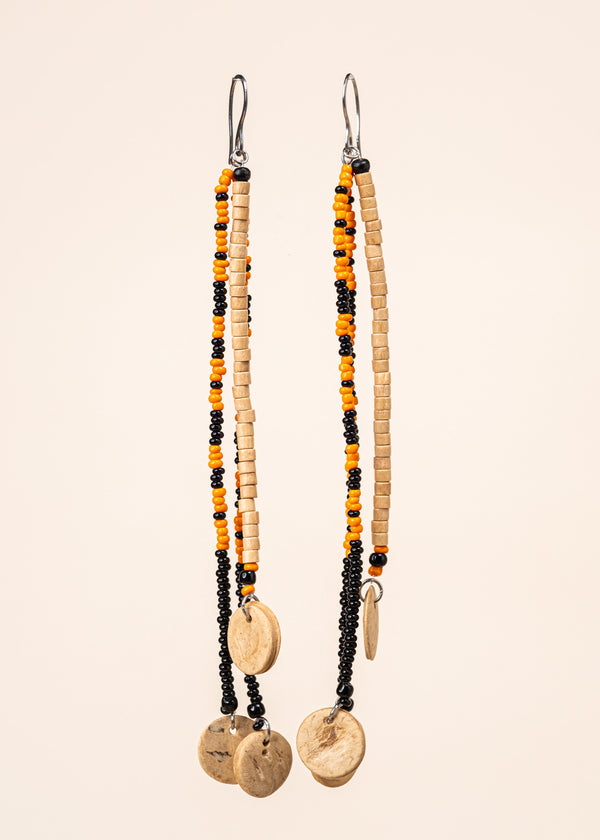 Os Brincos indígenas de miçangas e de sementes são únicos e feitos à mão pelos povos originários do Brasil. São carregados de força e beleza. Conheça as artes feitas à mão pelos povos indígenas do Brasil. Adquira a sua agora, garanta 6% de desconto no PIX