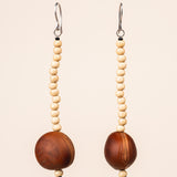 Os Brincos indígenas de miçangas e de sementes são únicos e feitos à mão pelos povos originários do Brasil. São carregados de força e beleza. Conheça as artes feitas à mão pelos povos indígenas do Brasil. Adquira a sua agora, garanta 6% de desconto no PIX