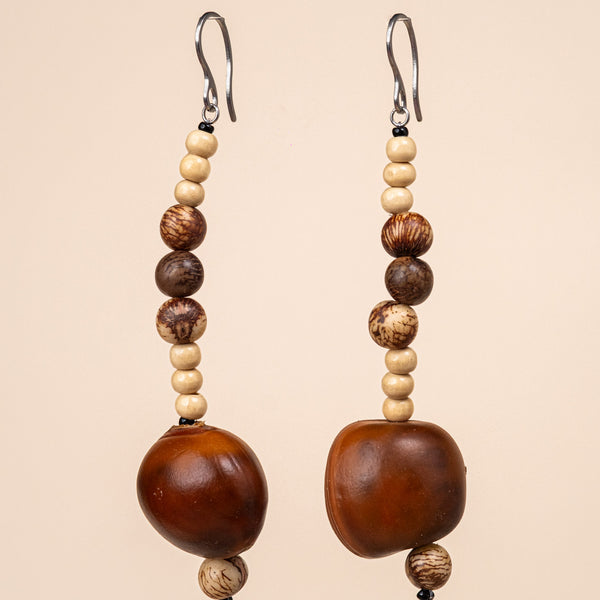 Os Brincos indígenas de miçangas e de sementes são únicos e feitos à mão pelos povos originários do Brasil. São carregados de força e beleza. Conheça as artes feitas à mão pelos povos indígenas do Brasil. Adquira a sua agora, garanta 6% de desconto no PIX