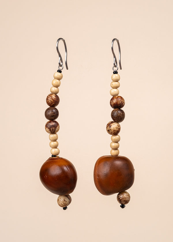 Os Brincos indígenas de miçangas e de sementes são únicos e feitos à mão pelos povos originários do Brasil. São carregados de força e beleza. Conheça as artes feitas à mão pelos povos indígenas do Brasil. Adquira a sua agora, garanta 6% de desconto no PIX