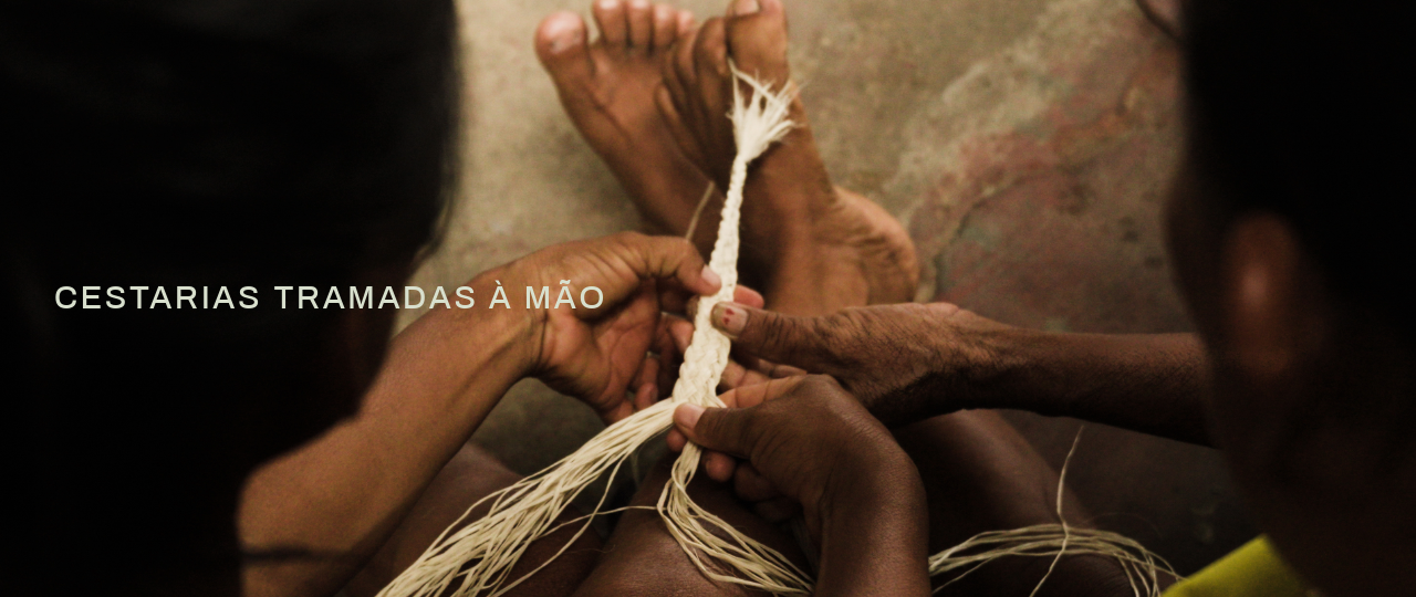  As cestarias indígenas são únicas e feitas à mão pelos povos originários do Brasil, a partir de fibras naturais. Os cestos são carregados de força e beleza ancestral. Conheça as artes feitas à mão pelos povos indígenas. Adquira a sua agora com frete grátis acima de R$ 330 para região sudeste!
