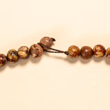 Os colares e gargantilhas indígenas de miçangas ou sementes são jóias feitas por mulheres, carregadas de força ancestral. Conheça as artes feitas à mão e confira a beleza do artesanato indígena. Confira os colares com desconto no nosso Bazar!