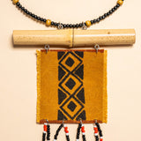 Os colares e gargantilhas indígenas de miçangas e sementes são joias feitas por mulheres, carregadas de força ancestral. Conheça as artes feitas à mão e confira a beleza do artesanato indígena. Confira os colares com desconto no nosso Bazar!
