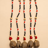 Os colares e gargantilhas indígenas de miçangas e sementes são jóias feitas por mulheres, carregadas de força ancestral. Conheça as artes feitas à mão e confira a beleza do artesanato indígena. Confira os colares com desconto no nosso Bazar!