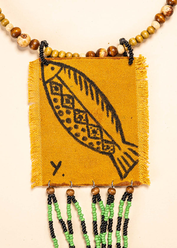 Os colares e gargantilhas indígenas de miçangas e sementes são jóias feitas por mulheres, carregadas de força ancestral. Conheça as artes feitas à mão e confira a beleza do artesanato indígena. Confira os colares com desconto no nosso Bazar!