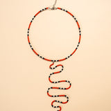 Os colares e gargantilhas indígenas de miçangas ou sementes são jóias feitas por mulheres, carregadas de força ancestral. Conheça as artes feitas à mão e confira a beleza do artesanato indígena. Confira os colares com desconto no nosso Bazar!