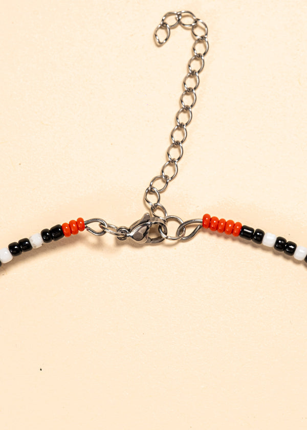 Os colares e gargantilhas indígenas de miçangas ou sementes são jóias feitas por mulheres, carregadas de força ancestral. Conheça as artes feitas à mão e confira a beleza do artesanato indígena. Confira os colares com desconto no nosso Bazar!