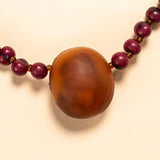 Os colares e gargantilhas indígenas de miçangas ou sementes são jóias feitas por mulheres, carregadas de força ancestral. Conheça as artes feitas à mão e confira a beleza do artesanato indígena. Confira os colares com desconto no nosso Bazar!