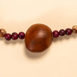 Os colares e gargantilhas indígenas de miçangas ou sementes são jóias feitas por mulheres, carregadas de força ancestral. Conheça as artes feitas à mão e confira a beleza do artesanato indígena. Confira os colares com desconto no nosso Bazar!