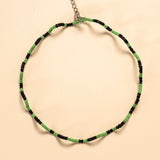 Os colares e gargantilhas indígenas de miçangas e sementes são joias feitas por mulheres, carregadas de força ancestral. Conheça as artes feitas à mão e confira a beleza do artesanato indígena. Confira os colares com desconto no nosso Bazar!