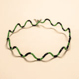 Os colares e gargantilhas indígenas de miçangas e sementes são joias feitas por mulheres, carregadas de força ancestral. Conheça as artes feitas à mão e confira a beleza do artesanato indígena. Confira os colares com desconto no nosso Bazar!