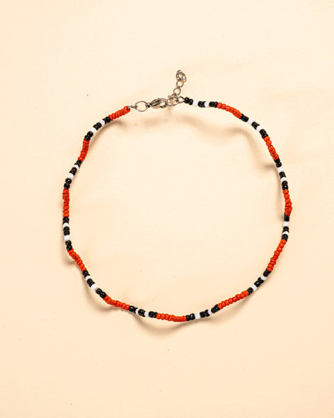 Os colares e gargantilhas indígenas de miçangas ou sementes são jóias feitas por mulheres, carregadas de força ancestral. Conheça as artes feitas à mão e confira a beleza do artesanato indígena. Confira os colares com desconto no nosso Bazar!