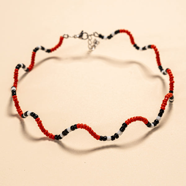 Os colares e gargantilhas indígenas de miçangas ou sementes são jóias feitas por mulheres, carregadas de força ancestral. Conheça as artes feitas à mão e confira a beleza do artesanato indígena. Confira os colares com desconto no nosso Bazar!