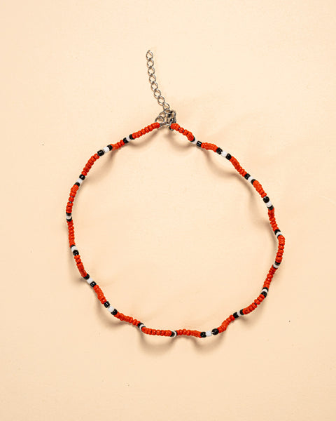 Os colares e gargantilhas indígenas de miçangas ou sementes são jóias feitas por mulheres, carregadas de força ancestral. Conheça as artes feitas à mão e confira a beleza do artesanato indígena. Confira os colares com desconto no nosso Bazar!