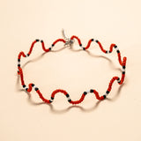 Os colares e gargantilhas indígenas de miçangas ou sementes são jóias feitas por mulheres, carregadas de força ancestral. Conheça as artes feitas à mão e confira a beleza do artesanato indígena. Confira os colares com desconto no nosso Bazar!