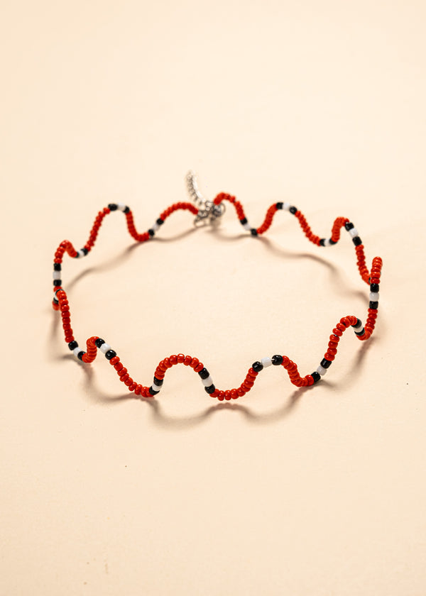 Os colares e gargantilhas indígenas de miçangas ou sementes são jóias feitas por mulheres, carregadas de força ancestral. Conheça as artes feitas à mão e confira a beleza do artesanato indígena. Confira os colares com desconto no nosso Bazar!