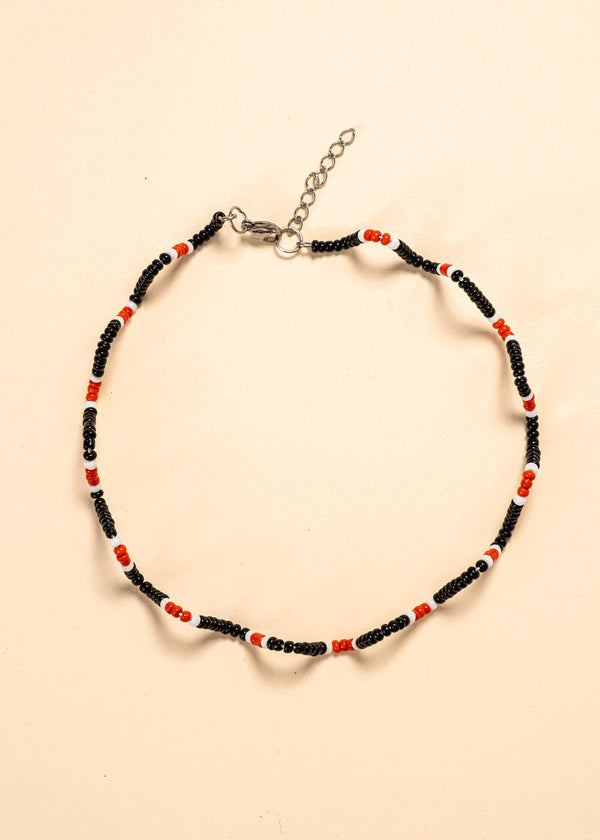 Os colares e gargantilhas indígenas de miçangas e sementes são jóias feitas por mulheres, carregadas de força ancestral. Conheça as artes feitas à mão e confira a beleza do artesanato indígena. Confira os colares com desconto no nosso Bazar!