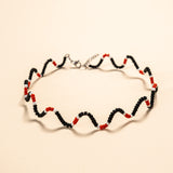 Os colares e gargantilhas indígenas de miçangas e sementes são jóias feitas por mulheres, carregadas de força ancestral. Conheça as artes feitas à mão e confira a beleza do artesanato indígena. Confira os colares com desconto no nosso Bazar!