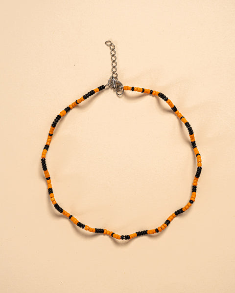 Os colares e gargantilhas indígenas de miçangas ou sementes são jóias feitas por mulheres, carregadas de força ancestral. Conheça as artes feitas à mão e confira a beleza do artesanato indígena. Confira os colares com desconto no nosso Bazar!
