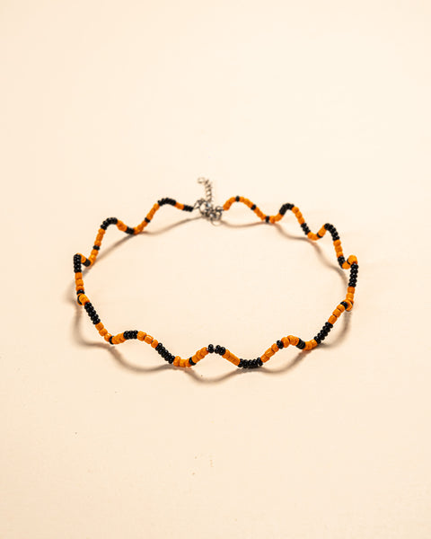 Os colares e gargantilhas indígenas de miçangas ou sementes são jóias feitas por mulheres, carregadas de força ancestral. Conheça as artes feitas à mão e confira a beleza do artesanato indígena. Confira os colares com desconto no nosso Bazar!
