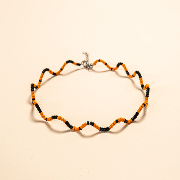 Os colares e gargantilhas indígenas de miçangas ou sementes são jóias feitas por mulheres, carregadas de força ancestral. Conheça as artes feitas à mão e confira a beleza do artesanato indígena. Confira os colares com desconto no nosso Bazar!
