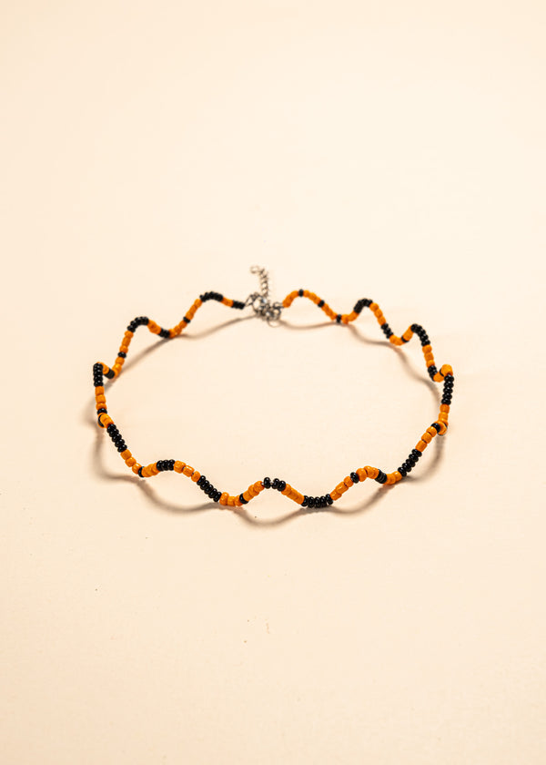 Os colares e gargantilhas indígenas de miçangas ou sementes são jóias feitas por mulheres, carregadas de força ancestral. Conheça as artes feitas à mão e confira a beleza do artesanato indígena. Confira os colares com desconto no nosso Bazar!
