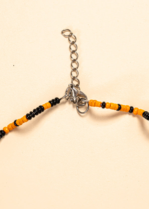 Os colares e gargantilhas indígenas de miçangas ou sementes são jóias feitas por mulheres, carregadas de força ancestral. Conheça as artes feitas à mão e confira a beleza do artesanato indígena. Confira os colares com desconto no nosso Bazar!