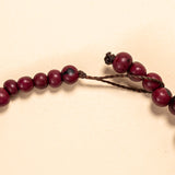 Os colares e gargantilhas indígenas de miçangas ou sementes são jóias feitas por mulheres, carregadas de força ancestral. Conheça as artes feitas à mão e confira a beleza do artesanato indígena. Confira os colares com desconto no nosso Bazar!