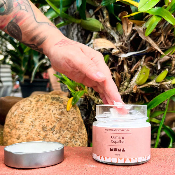 Kit pulseira indígena Mehinako + hidratante corporal MOMA | Tucum Brasil
