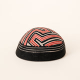 As cuias produzidas pelos povos indígenas são utensílios importantes no dia-a-dia: seja para carregar ou armazenar alimentos e servindo de colher ou copo, simbolizam a resistência e criatividade dos povos da floresta. Adquira o seu agora, garanta 6% de desconto no PIX