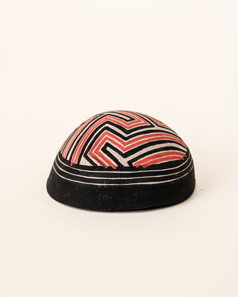 As cuias produzidas pelos povos indígenas são utensílios importantes no dia-a-dia: seja para carregar ou armazenar alimentos e servindo de colher ou copo, simbolizam a resistência e criatividade dos povos da floresta. Adquira o seu agora, garanta 6% de desconto no PIX