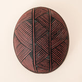 As cuias produzidas pelos povos indígenas são utensílios importantes no dia-a-dia: seja para carregar ou armazenar alimentos e servindo de colher ou copo, simbolizam a resistência e criatividade dos povos da floresta. Adquira o seu agora, garanta 6% de desconto no PIX