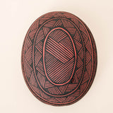 As cuias produzidas pelos povos indígenas são utensílios importantes no dia-a-dia: seja para carregar ou armazenar alimentos e servindo de colher ou copo, simbolizam a resistência e criatividade dos povos da floresta. Adquira o seu agora, garanta 6% de desconto no PIX