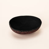 As cuias produzidas pelos povos indígenas são utensílios importantes no dia-a-dia: seja para carregar ou armazenar alimentos e servindo de colher ou copo, simbolizam a resistência e criatividade dos povos da floresta. Adquira o seu agora, garanta 6% de desconto no PIX