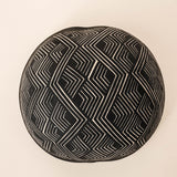 As cuias produzidas pelos povos indígenas são utensílios importantes no dia-a-dia: seja para carregar ou armazenar alimentos e servindo de colher ou copo, simbolizam a resistência e criatividade dos povos da floresta. Adquira o seu agora, garanta 6% de desconto no PIX