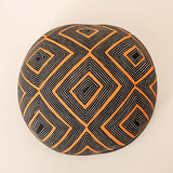 As cuias produzidas pelos povos indígenas são utensílios importantes no dia-a-dia: seja para carregar ou armazenar alimentos e servindo de colher ou copo, simbolizam a resistência e criatividade dos povos da floresta. Adquira o seu agora, garanta 6% de desconto no PIX