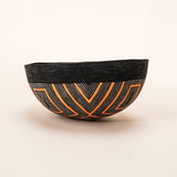 As cuias produzidas pelos povos indígenas são utensílios importantes no dia-a-dia: seja para carregar ou armazenar alimentos e servindo de colher ou copo, simbolizam a resistência e criatividade dos povos da floresta. Adquira o seu agora, garanta 6% de desconto no PIX